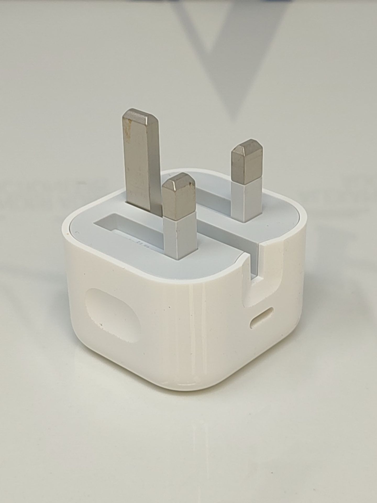 Apple 20W USB-C Power Adapter - Image 3 of 3