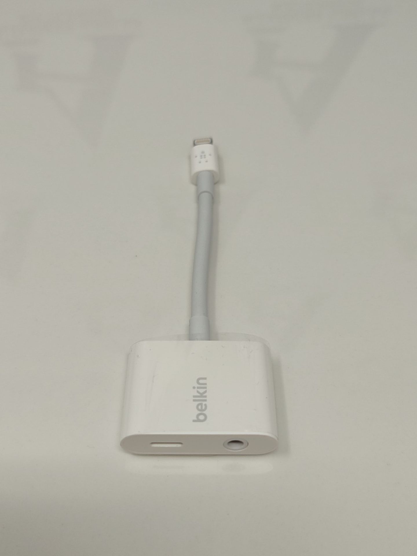 Belkin 3.5 mm Audio + Charge Rockstar (iPhone Aux Adapter/iPhone Charging Adapter), Wh - Image 2 of 3