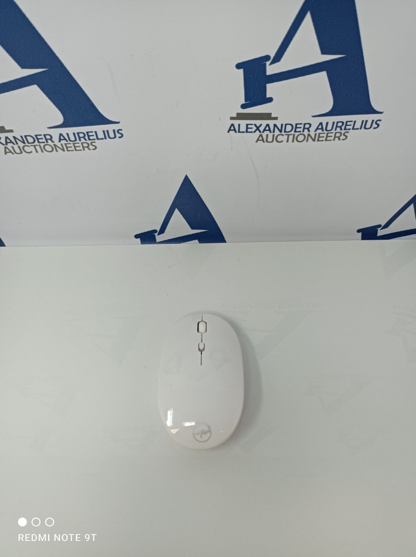 Mobility Lab ML301877 Bluetooth Laser Mouse 1600 DPI for Mac and PC - White - Image 3 of 3