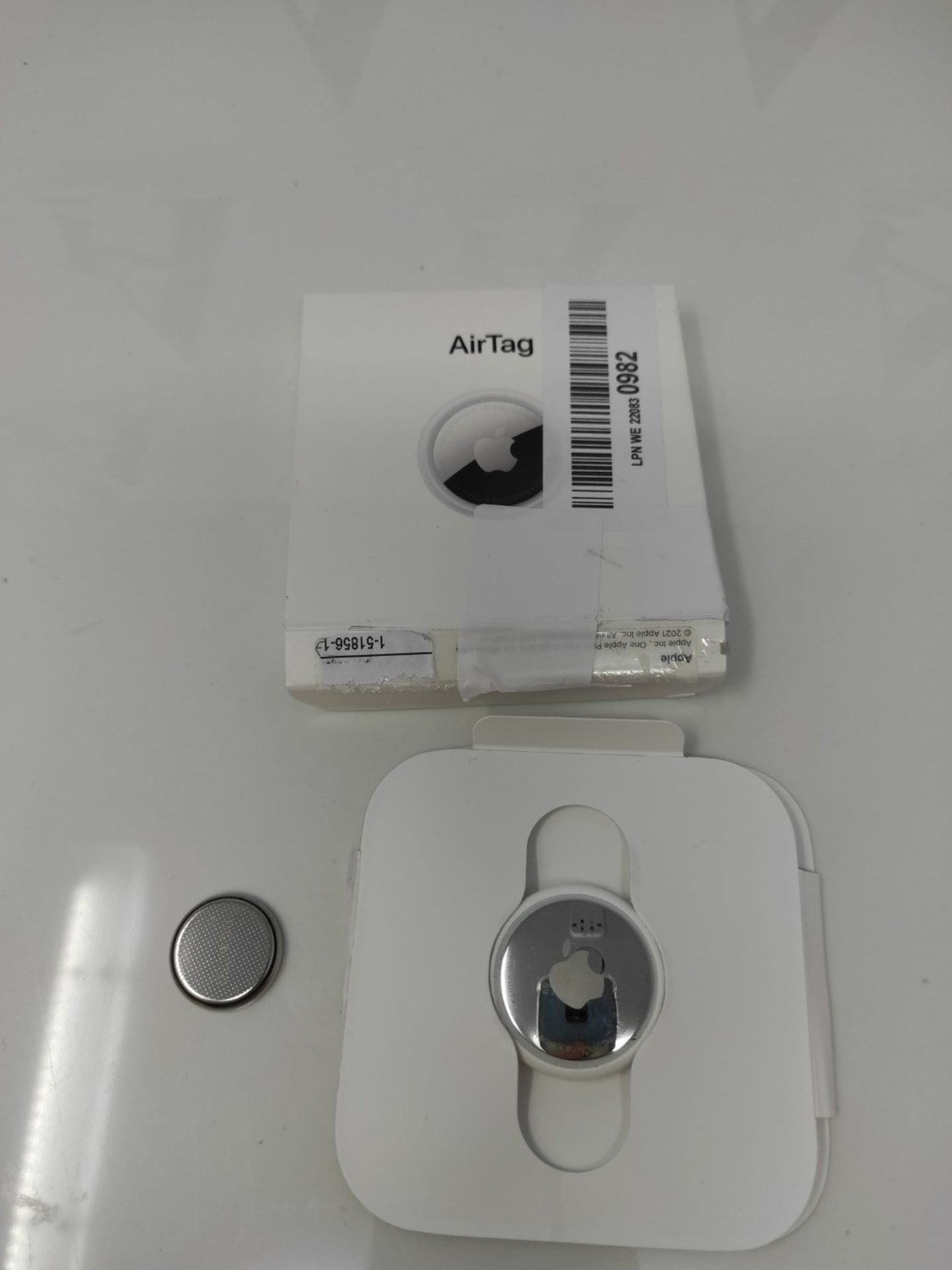 Apple AirTag. Track your keys, wallet, luggage, backpack. Replaceable battery. Water-r - Bild 2 aus 2