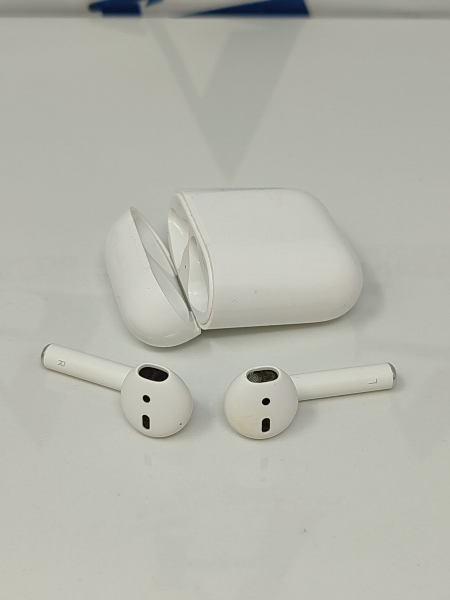 RRP £129.00 Apple AirPods with wired Charging Case (2nd generation) - Image 2 of 2