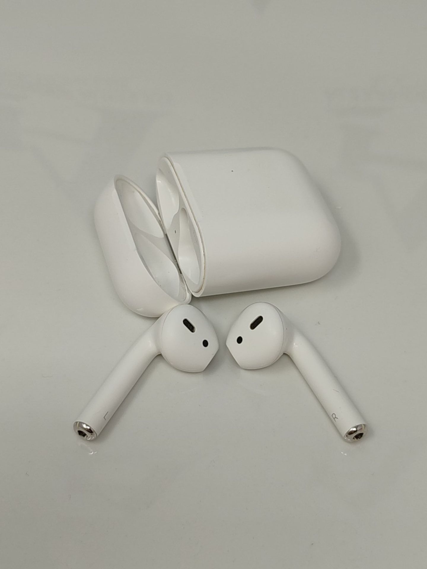 RRP £129.00 Apple AirPods with wired Charging Case (2nd generation) - Image 2 of 2