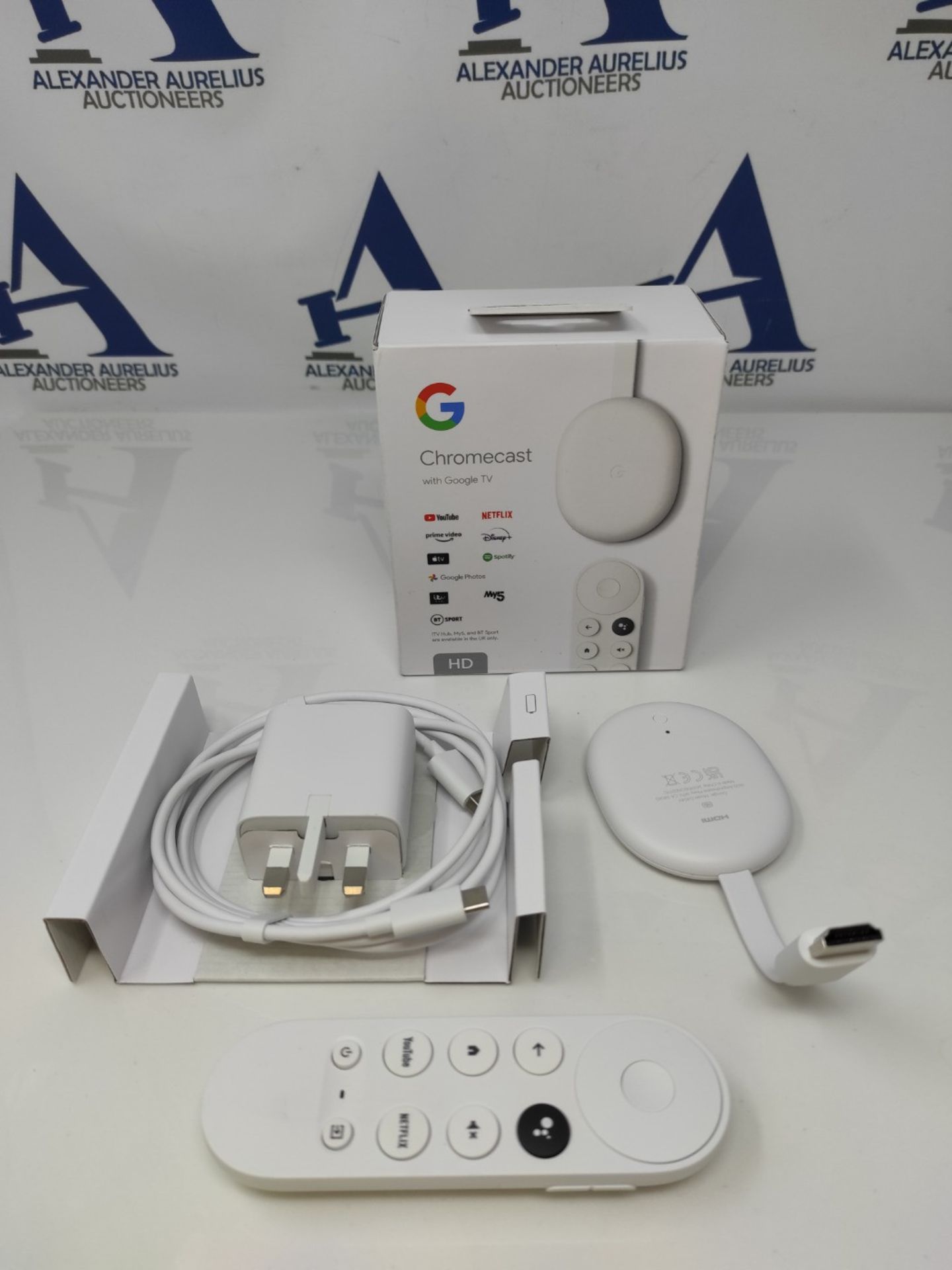 Chromecast with Google TV (HD) Snow  Streaming entertainment on your TV with voice - Bild 2 aus 2