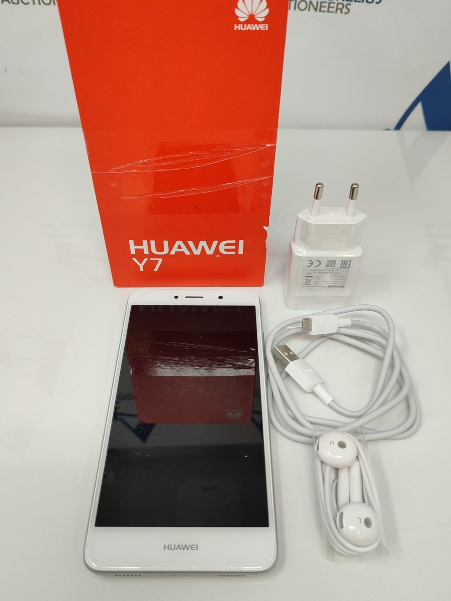 RRP £119.00 Huawei Y7 (Silver) unlocked (2017) - Image 2 of 3