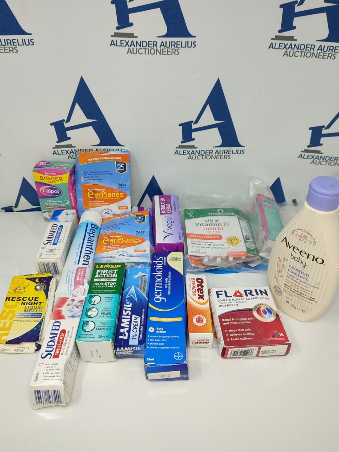 16 items of Pharmaceutical products and personal care: Lemsip, Aveeno, Calpol and more