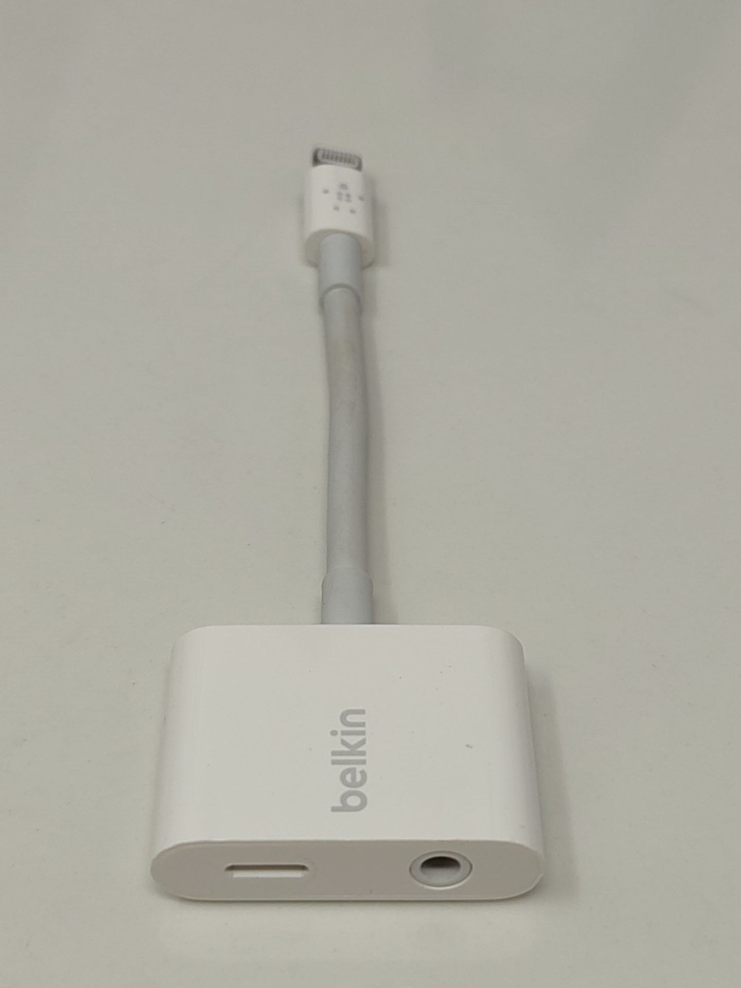 Belkin 3.5 mm Audio + Charge Rockstar (iPhone Aux Adapter/iPhone Charging Adapter), Wh - Image 2 of 3