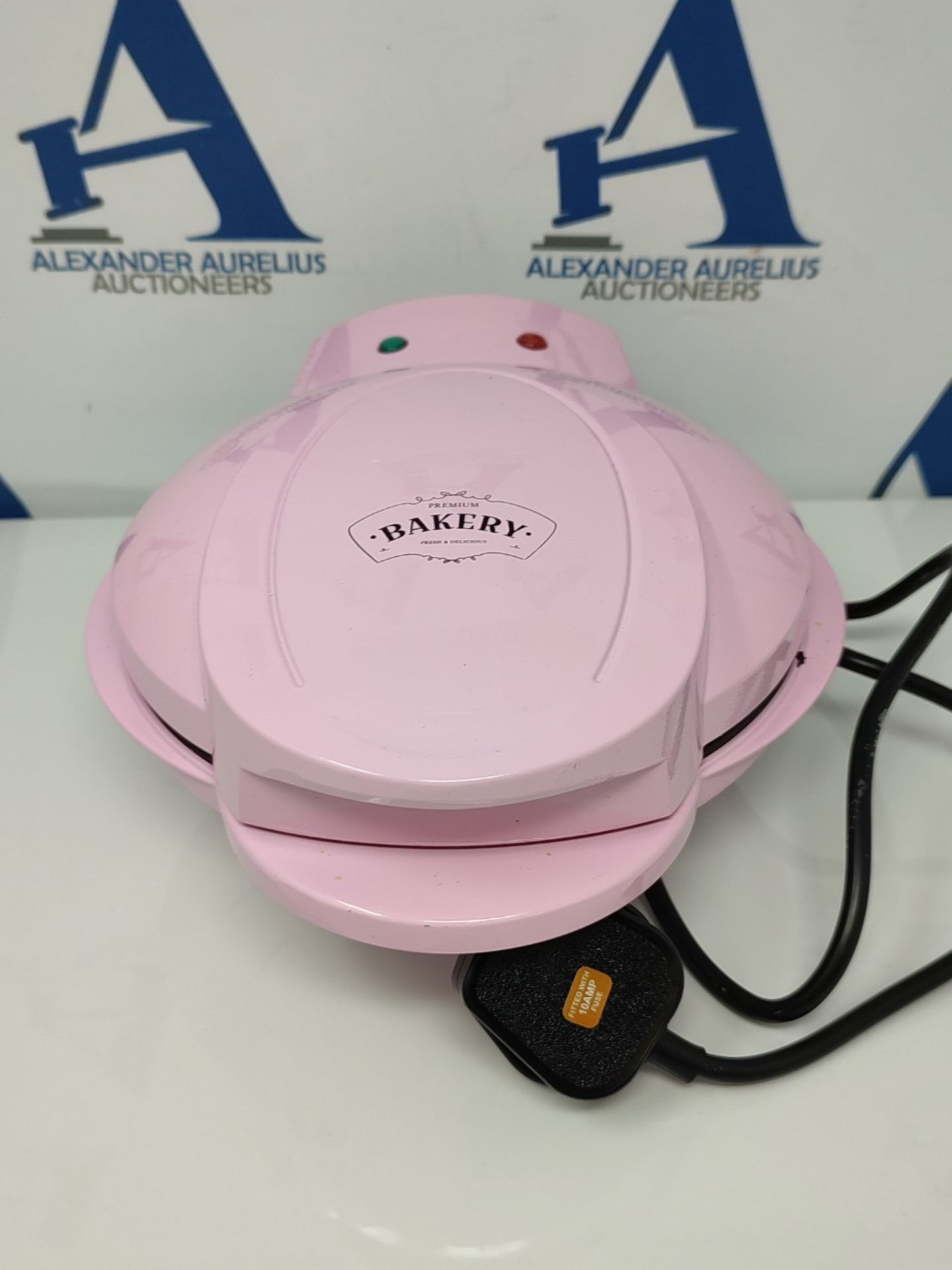 Global Gizmos 35570 Heart Shaped Waffle Maker / 1000W / Unique Thermostatic Design/Non - Image 2 of 3