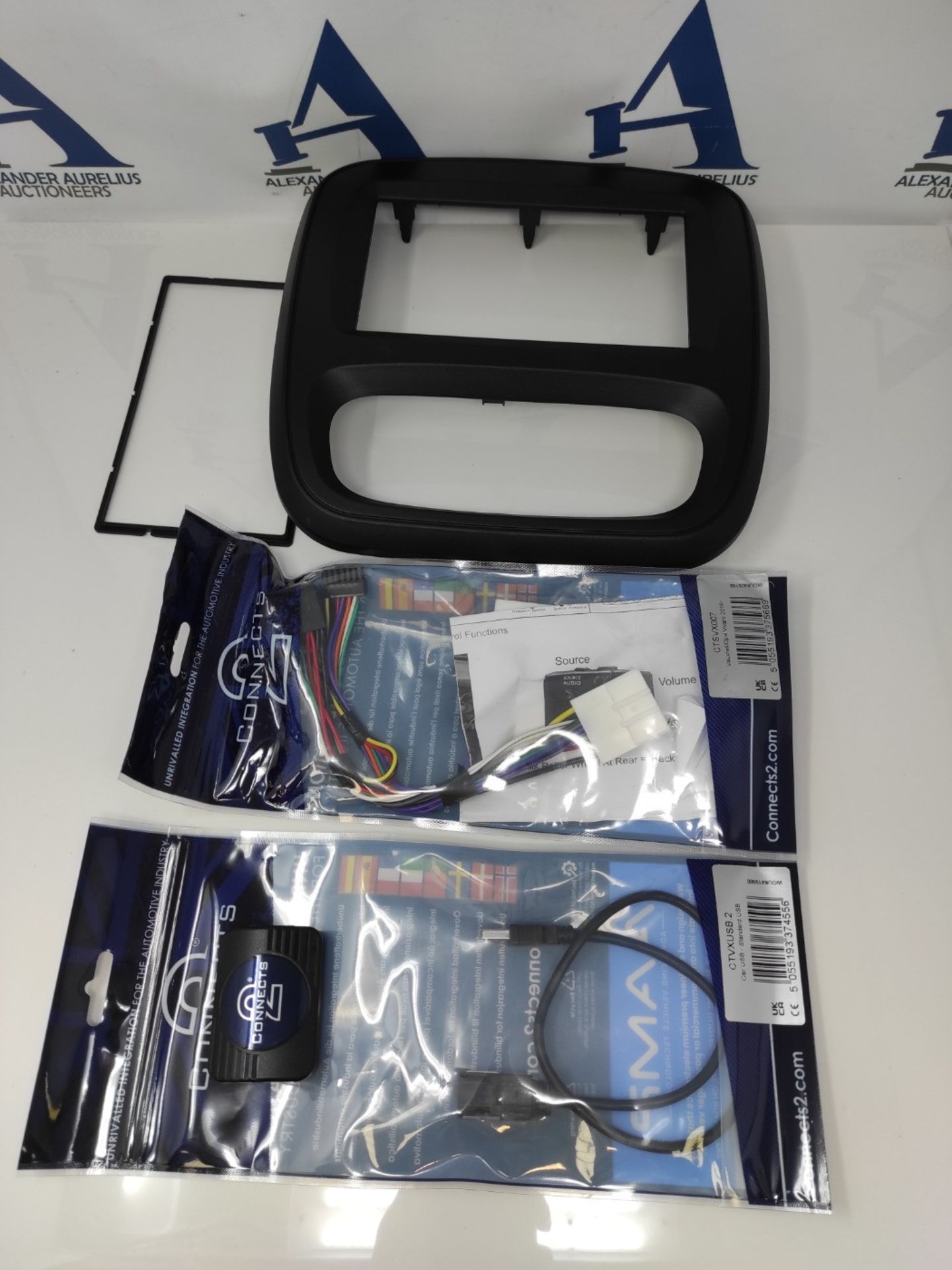 RRP £79.00 Connects2 CTKVX37 - Vauxhall, Opel Vivaro Black Double DIN Fascia & Steering Wheel Con