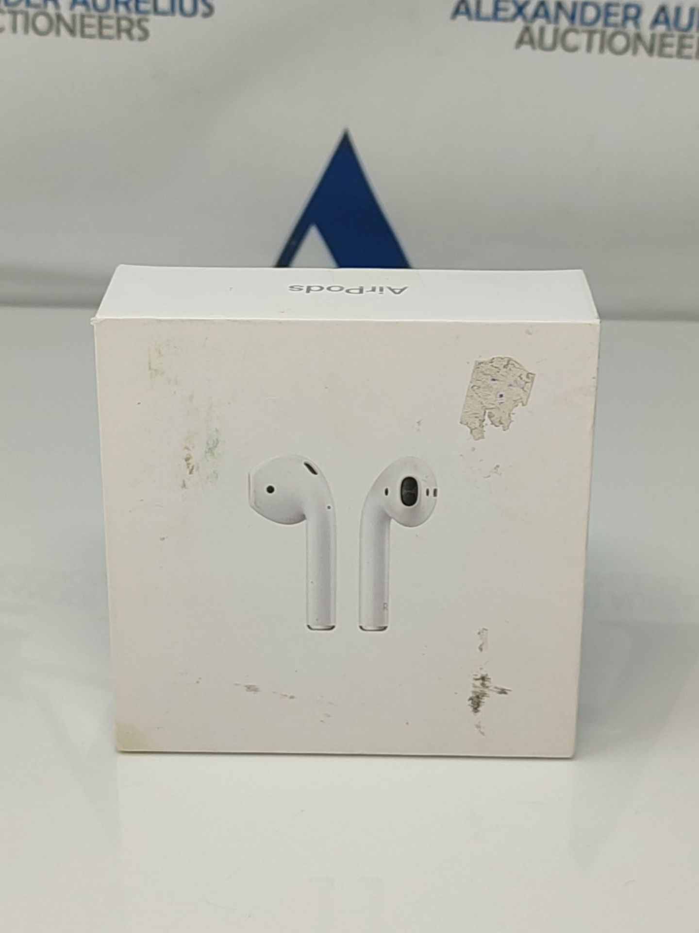 RRP £129.00 Apple AirPods (1st Gen) with charging case - Image 2 of 2
