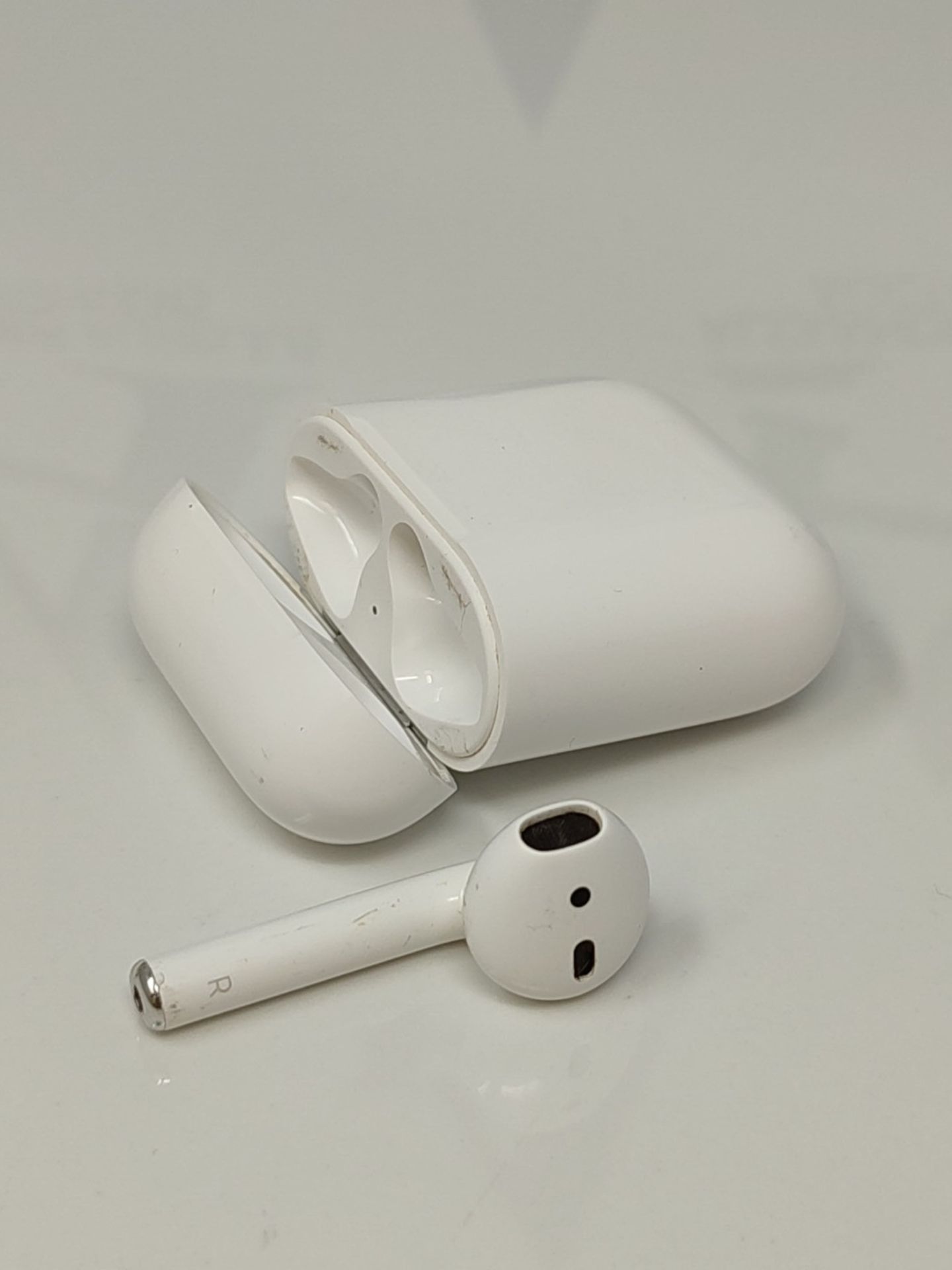 RRP £129.00 [INCOMPLETE] Apple AirPods with wired Charging Case (2nd generation) - Bild 2 aus 2