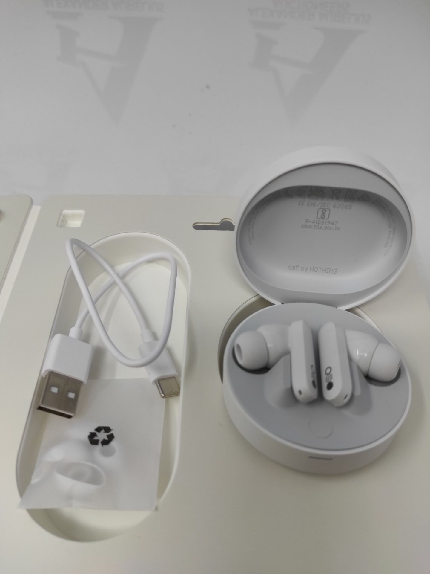 CMF by Nothing Buds Pro Wirelesss Earphones with 45 dB ANC, Ultra Bass Technology, Cus - Bild 3 aus 3