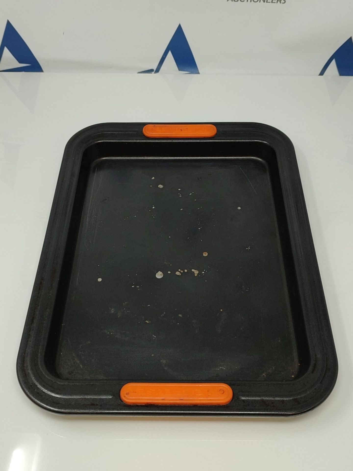 LE CREUSET 94100437000000 Toughened Non-Stick Bakeware Rectangular Oven Tray, 31 cm, B - Image 2 of 2