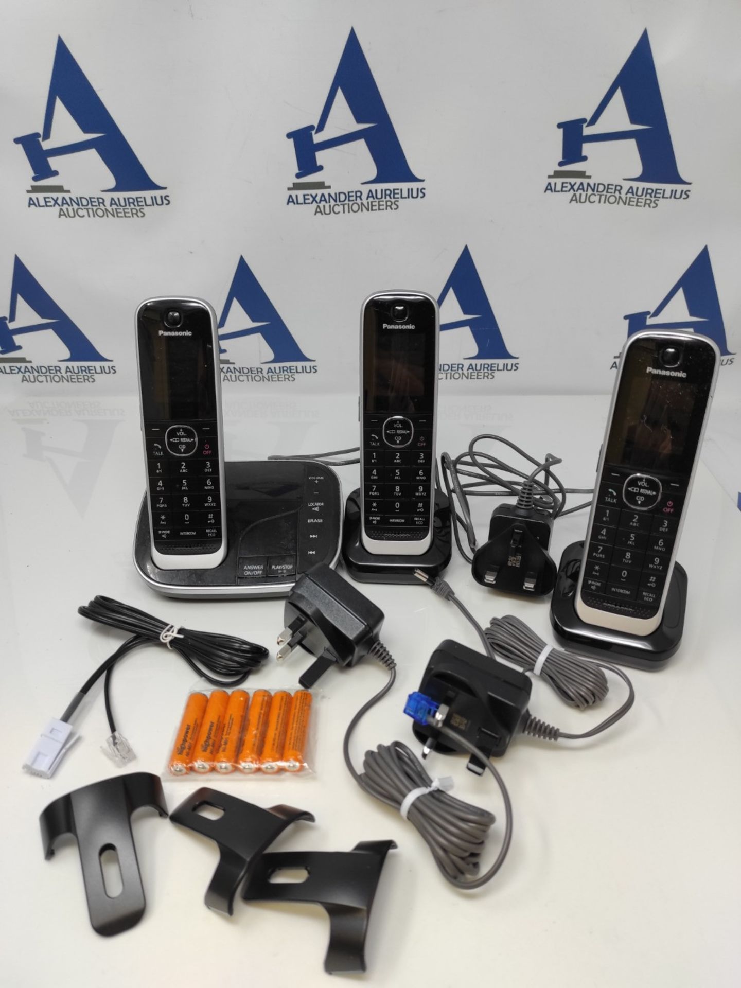 RRP £95.00 Panasonic KX-TGJ323EB Trio Handset Cordless Home Phone with Nuisance Call Blocker and - Image 2 of 2