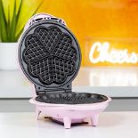 Global Gizmos 35570 Heart Shaped Waffle Maker / 1000W / Unique Thermostatic Design/Non
