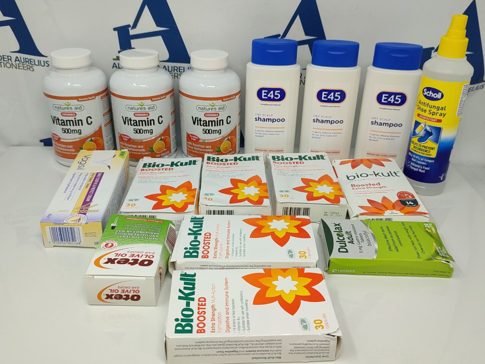 16 items of Pharmaceutical products and personal care - Bild 2 aus 2