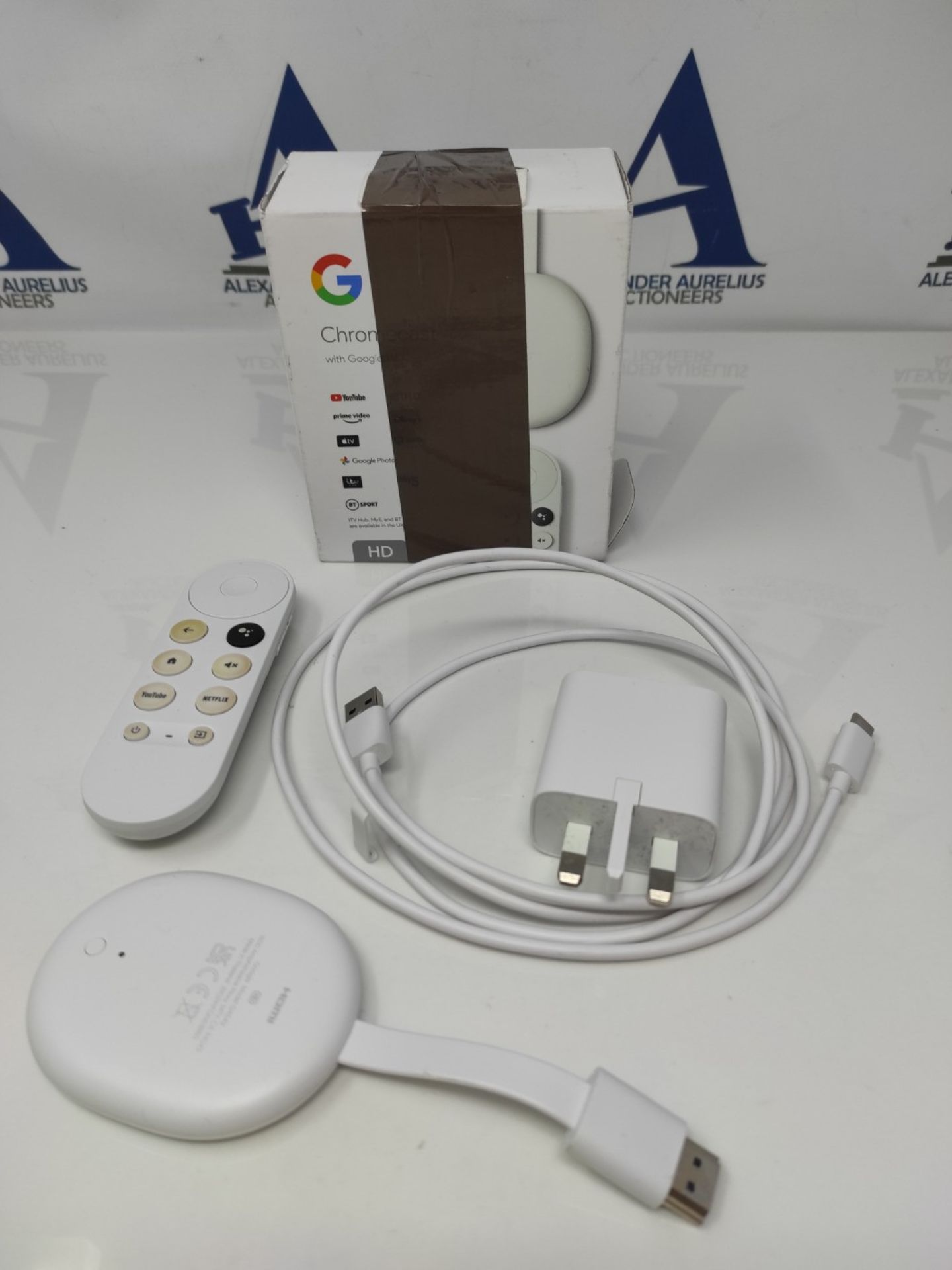 Chromecast with Google TV (HD) Snow  Streaming entertainment on your TV with voice - Image 2 of 2