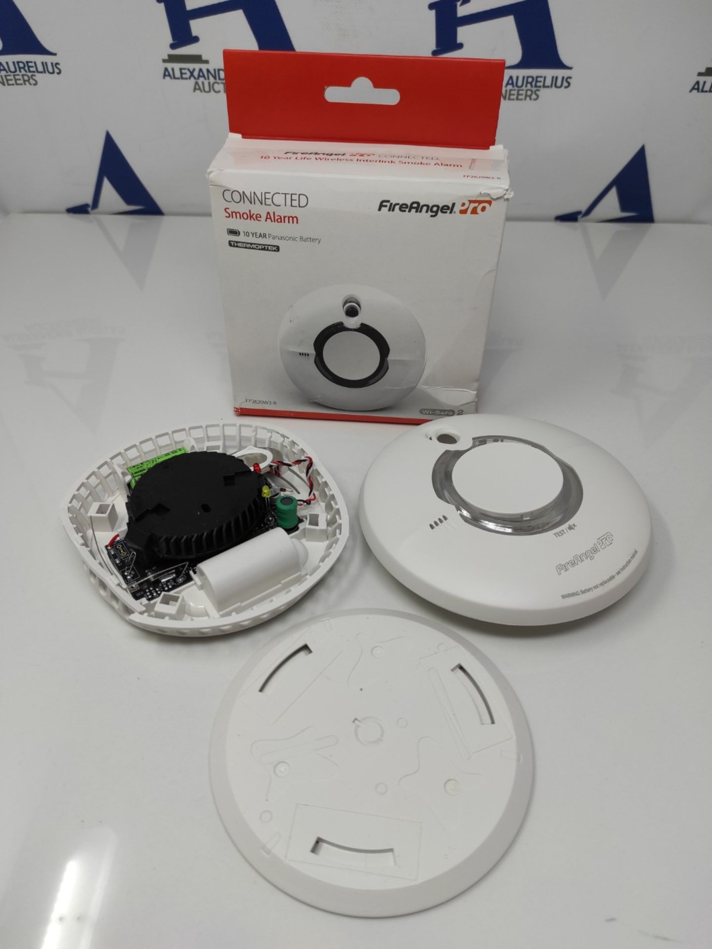 RRP £59.00 [CRACKED] FireAngel Pro Connected Smart Smoke Alarm, Battery Powered with Wireless Int - Image 3 of 3