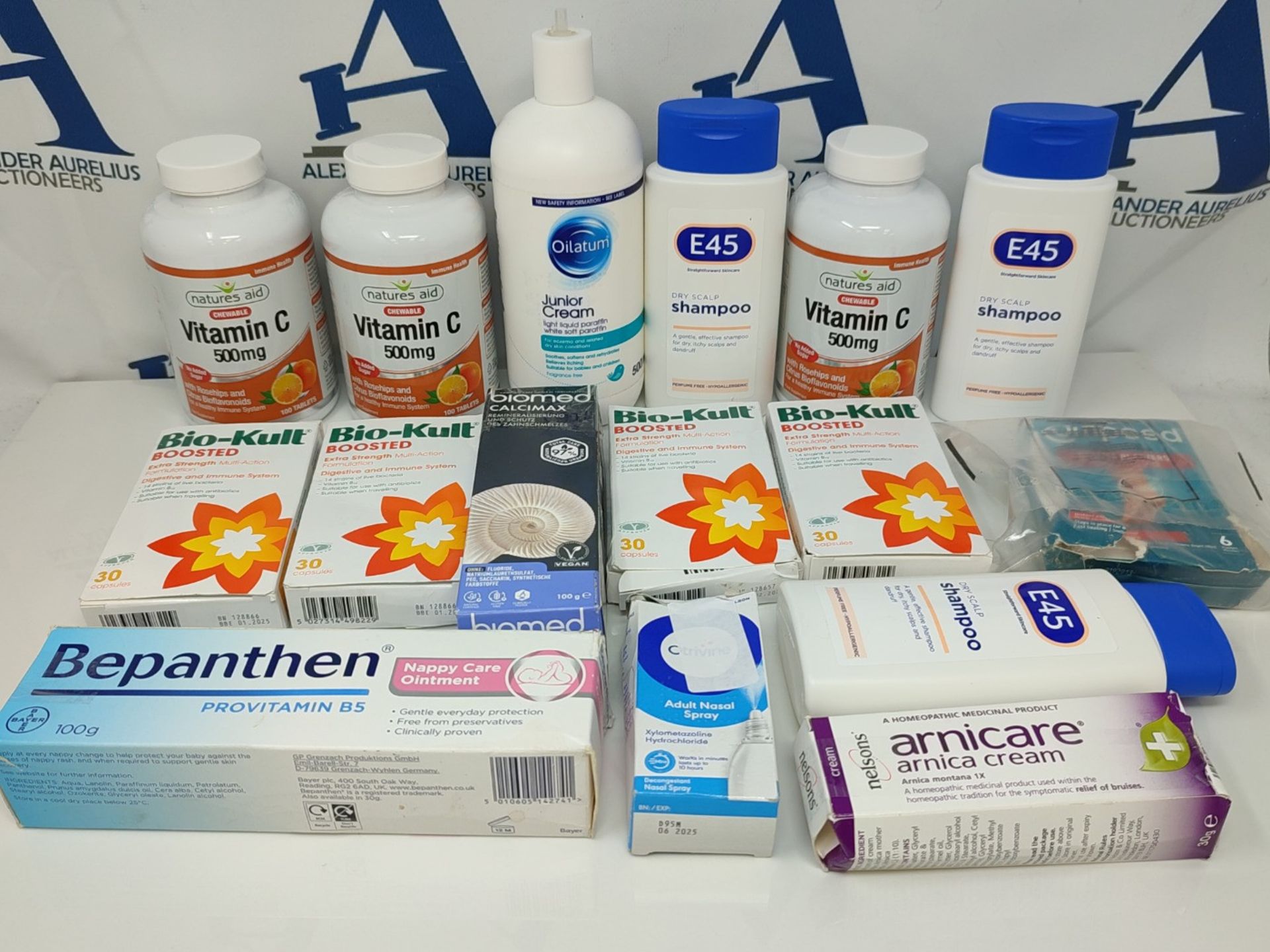 16 items of Pharmaceutical products and personal care - Bild 2 aus 2