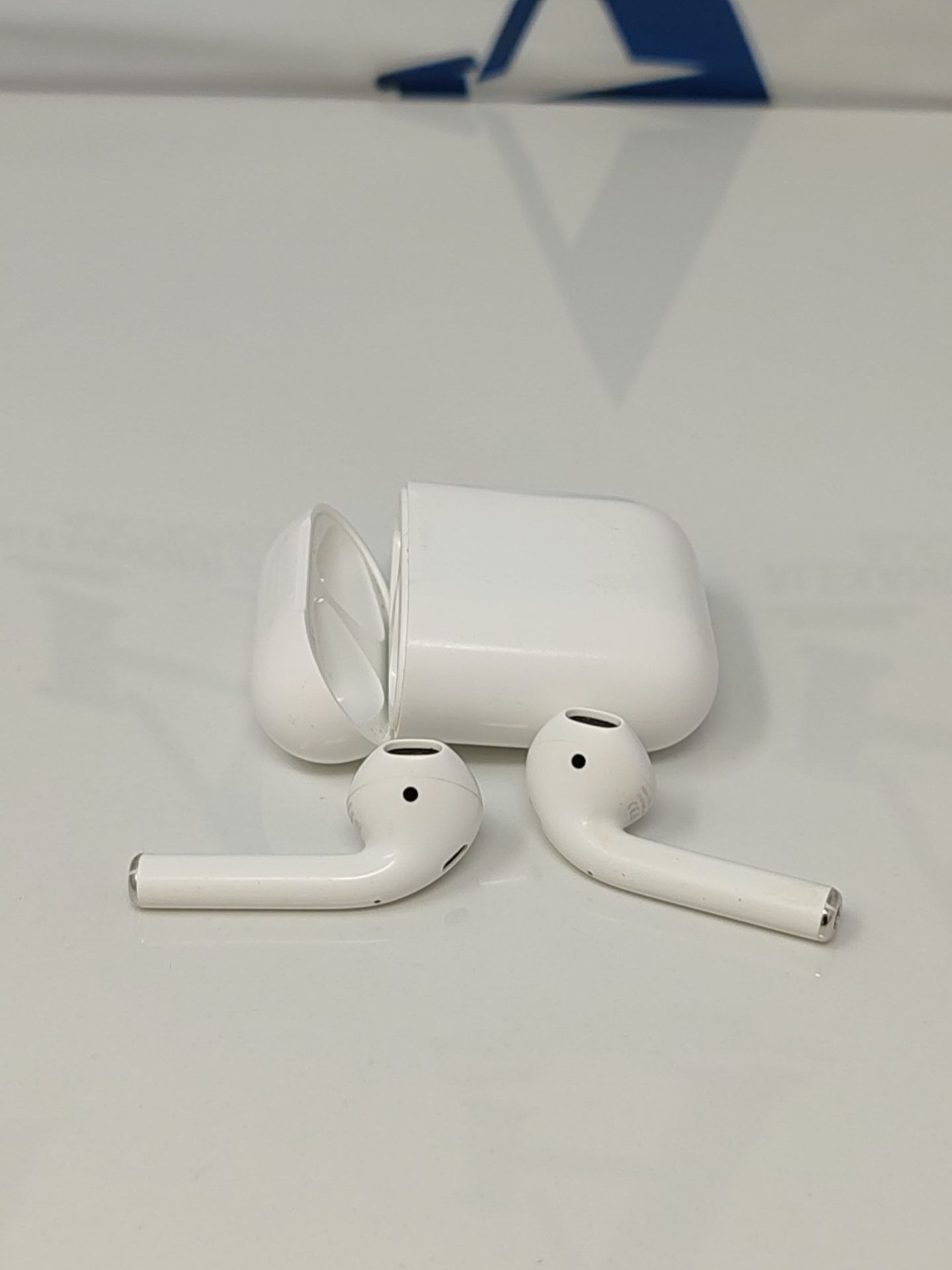 RRP £129.00 Apple AirPods (1st Gen) with charging case - Image 2 of 2