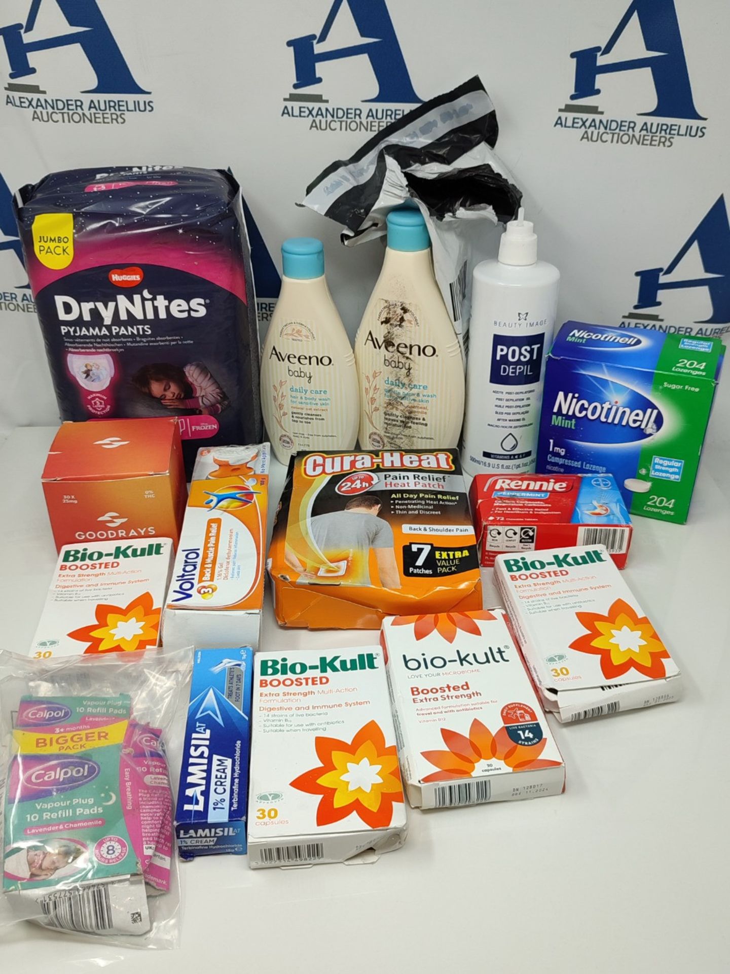 16 items of Pharmaceutical products and personal care - Image 2 of 2