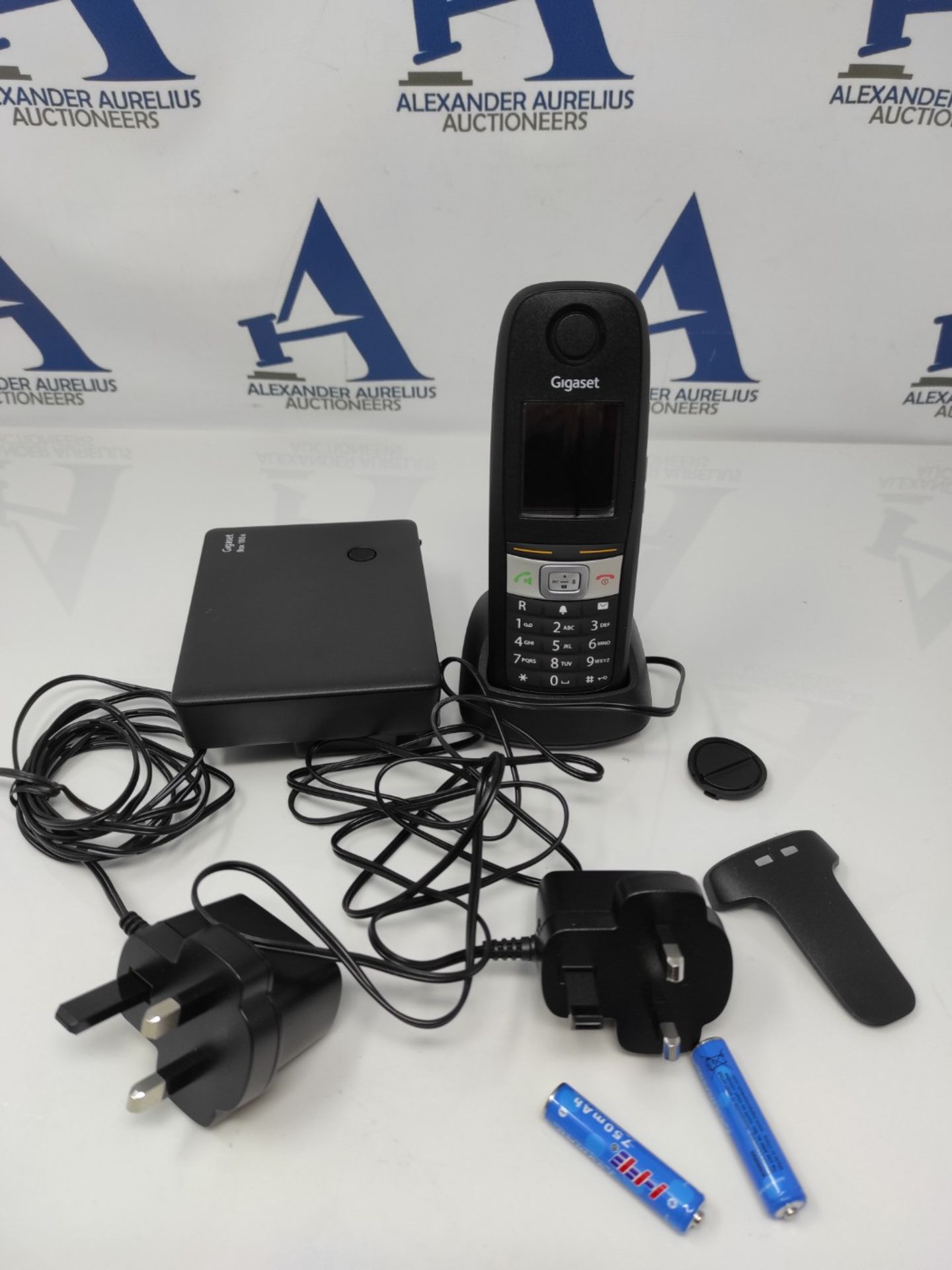 RRP £88.00 Gigaset Family Plus A Duo - 2 Cordless DECT phones with answering machine - Elegant De - Image 2 of 2