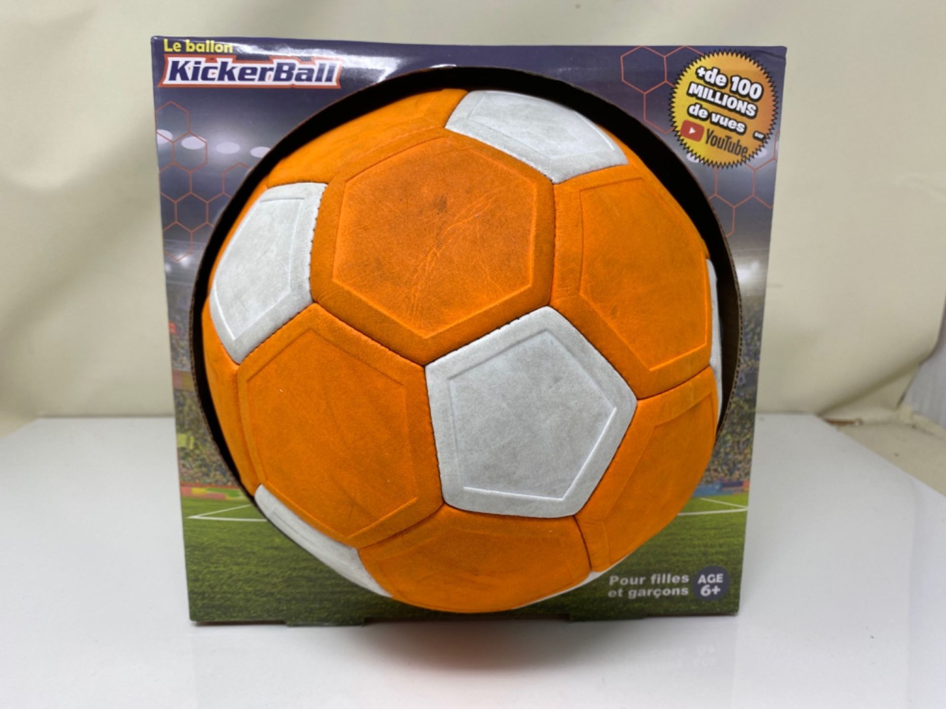 RRP £50.00 KICKER BALL Children's Ballon02 The ball plays like a professional - known from TV, or - Image 2 of 3