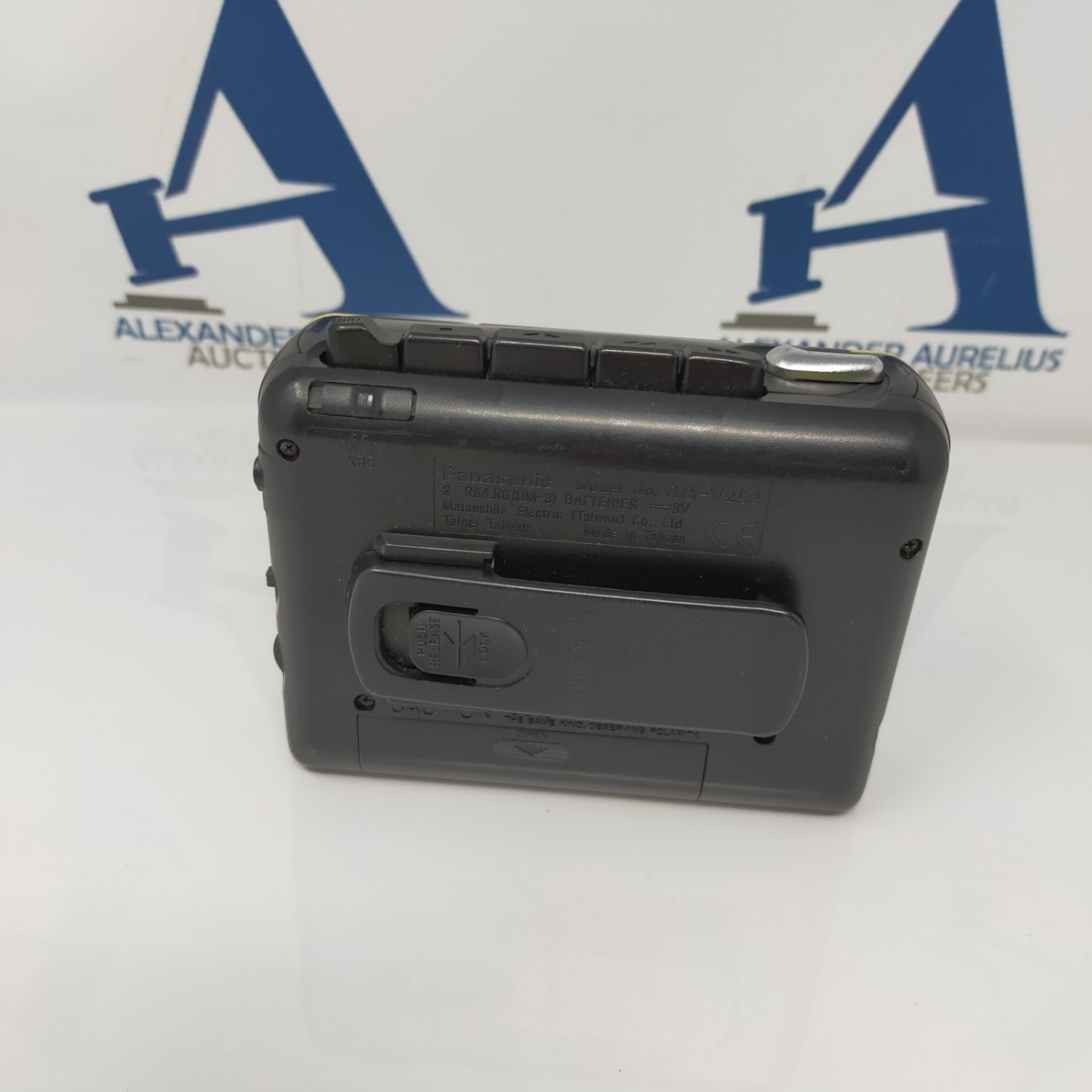 Panasonic RQ-V202 Silver Walkman Stereo Cassette Player AM FM Radio - Image 2 of 2