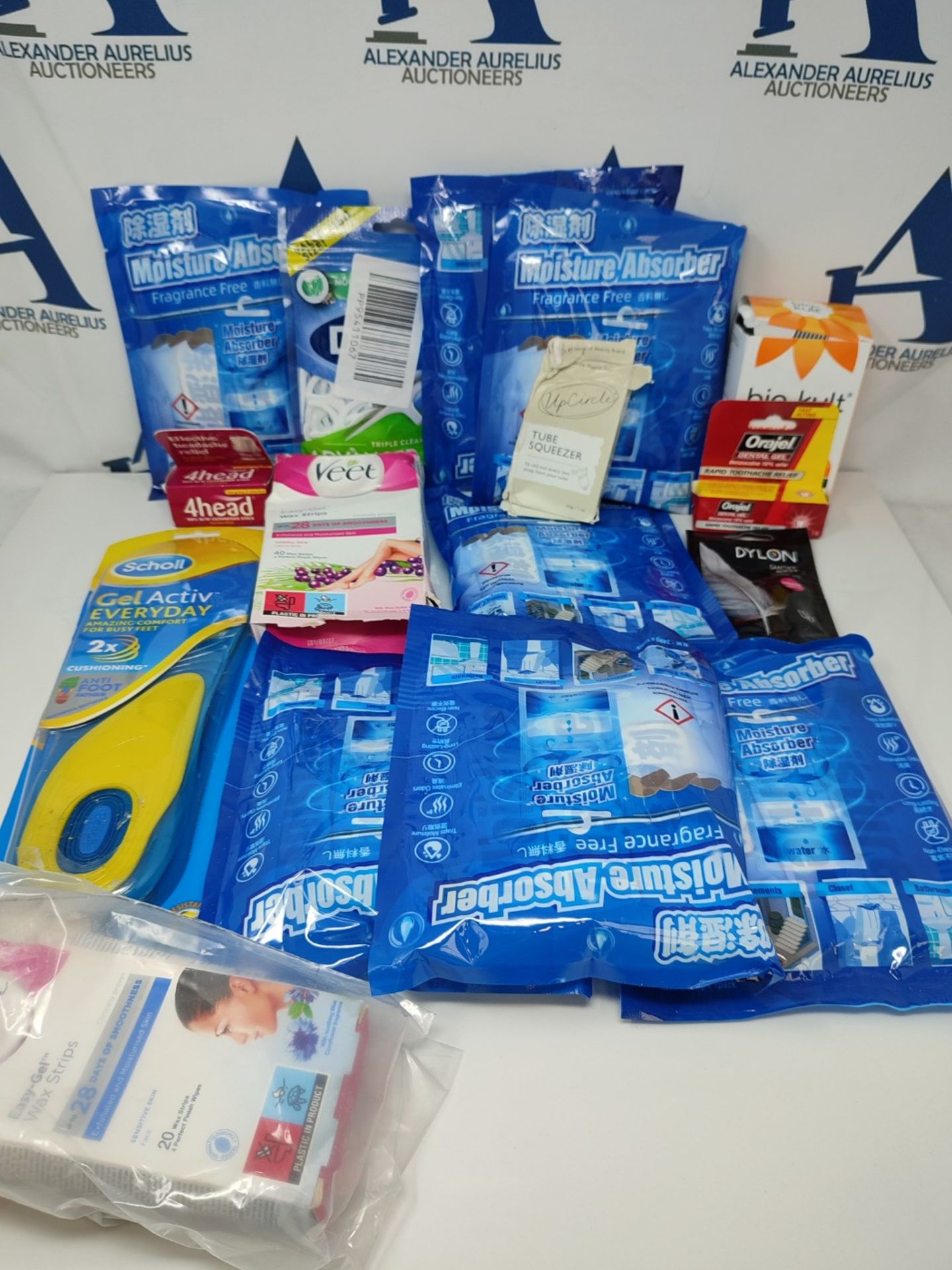 16 items of Pharmaceutical products and personal care: Veet, DenTek, Scholl and more