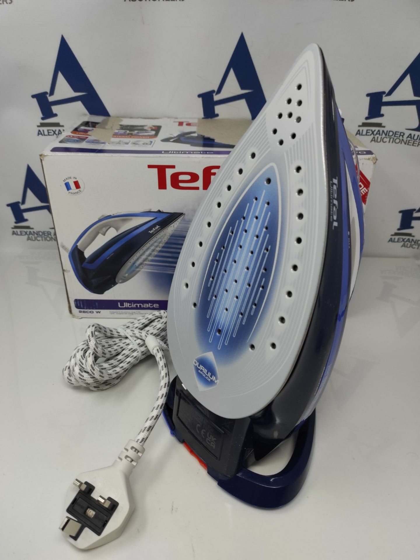 RRP £73.00 Tefal Steam Iron, Turbo Pro Anti-scale, 2800 W, 30ML, Dark Blue, FV5670 - Image 2 of 3