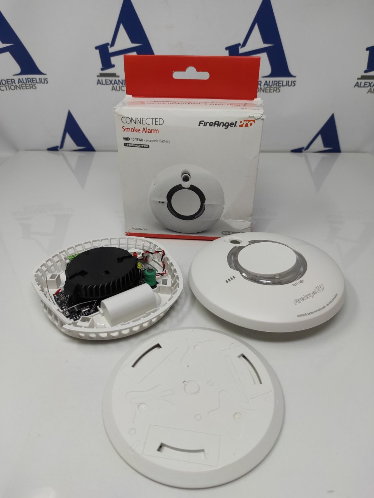 RRP £59.00 [CRACKED] FireAngel Pro Connected Smart Smoke Alarm, Battery Powered with Wireless Int - Image 2 of 3