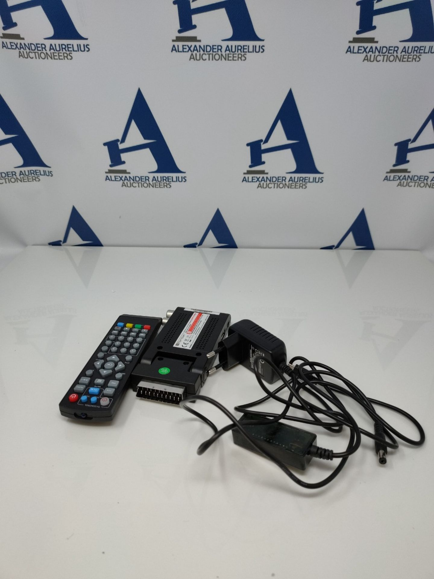 RED OPTICUM AX Lion 5 Air DVB-T2 H.265 Receiver with Recording Function - External IR - Image 3 of 3