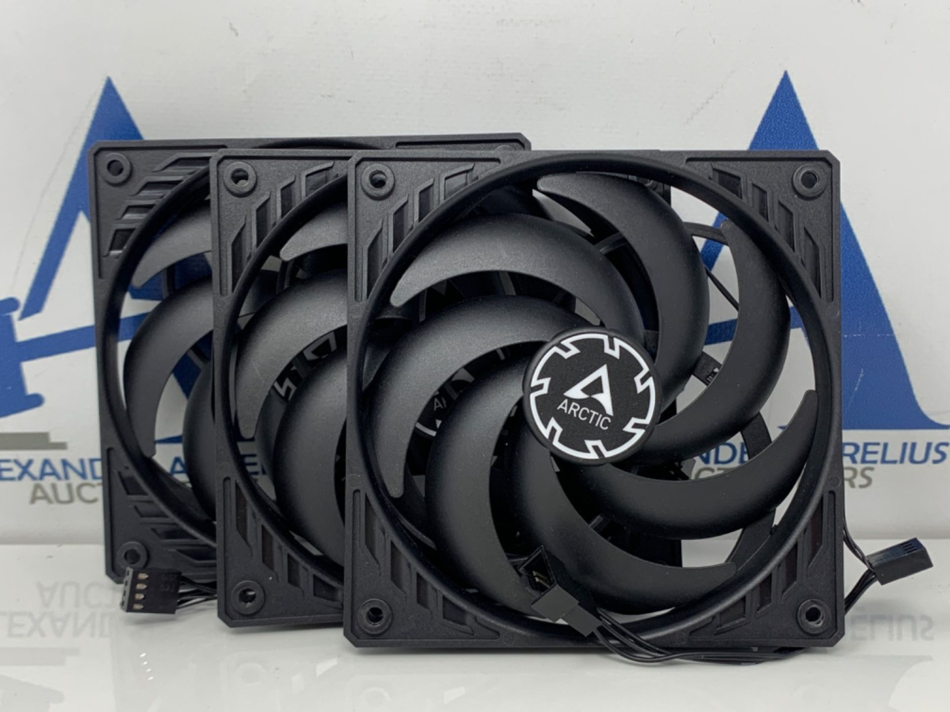ARCTIC P12 Slim PWM PST (3 Pack) - 120 mm Case Fan with PWM Sharing Technology (PST), - Image 2 of 2