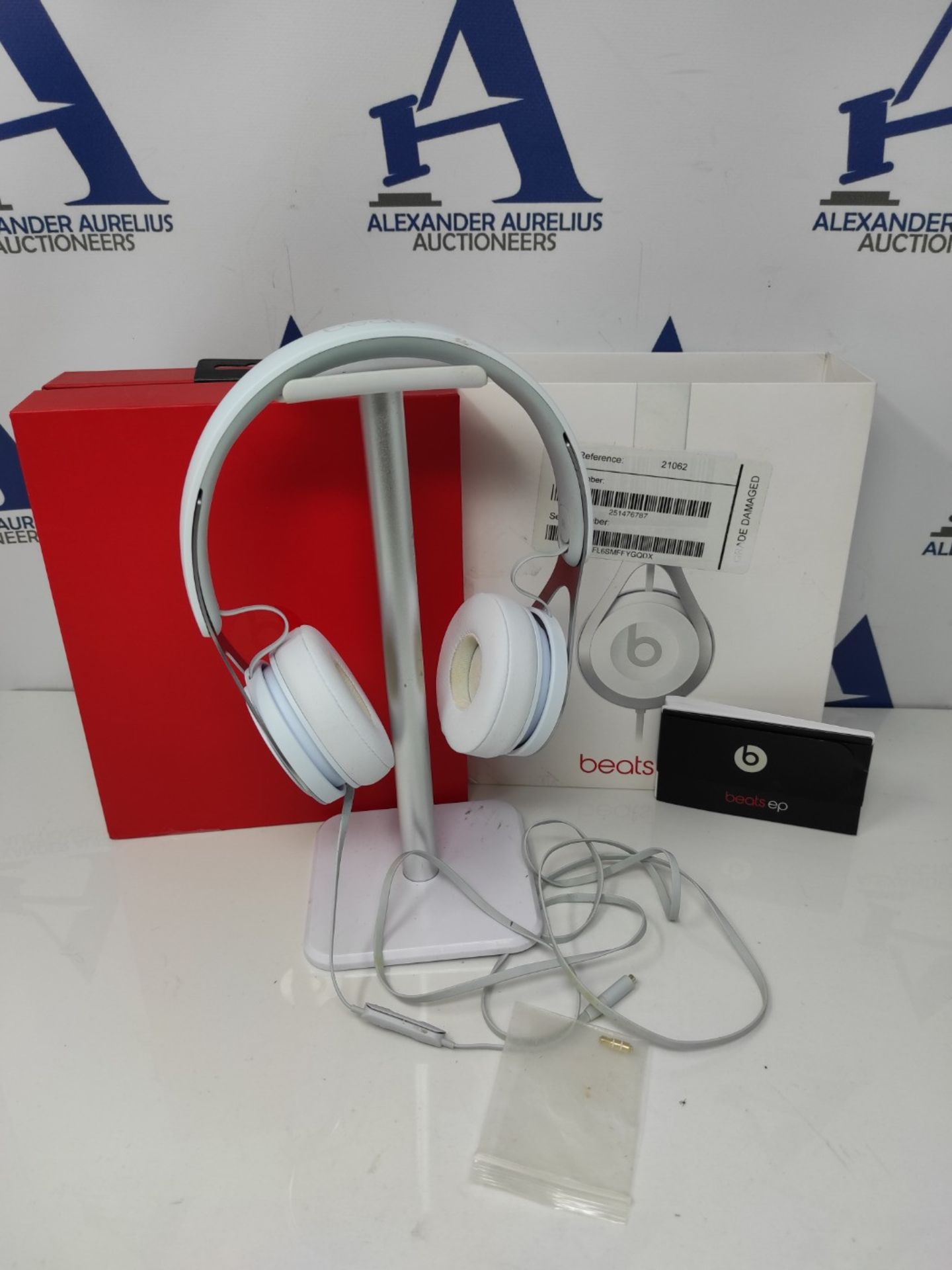 RRP £79.00 Beats Ep Wired On-Ear Headphones - Battery Free For Unlimited Listening, Built In Mic - Image 2 of 3