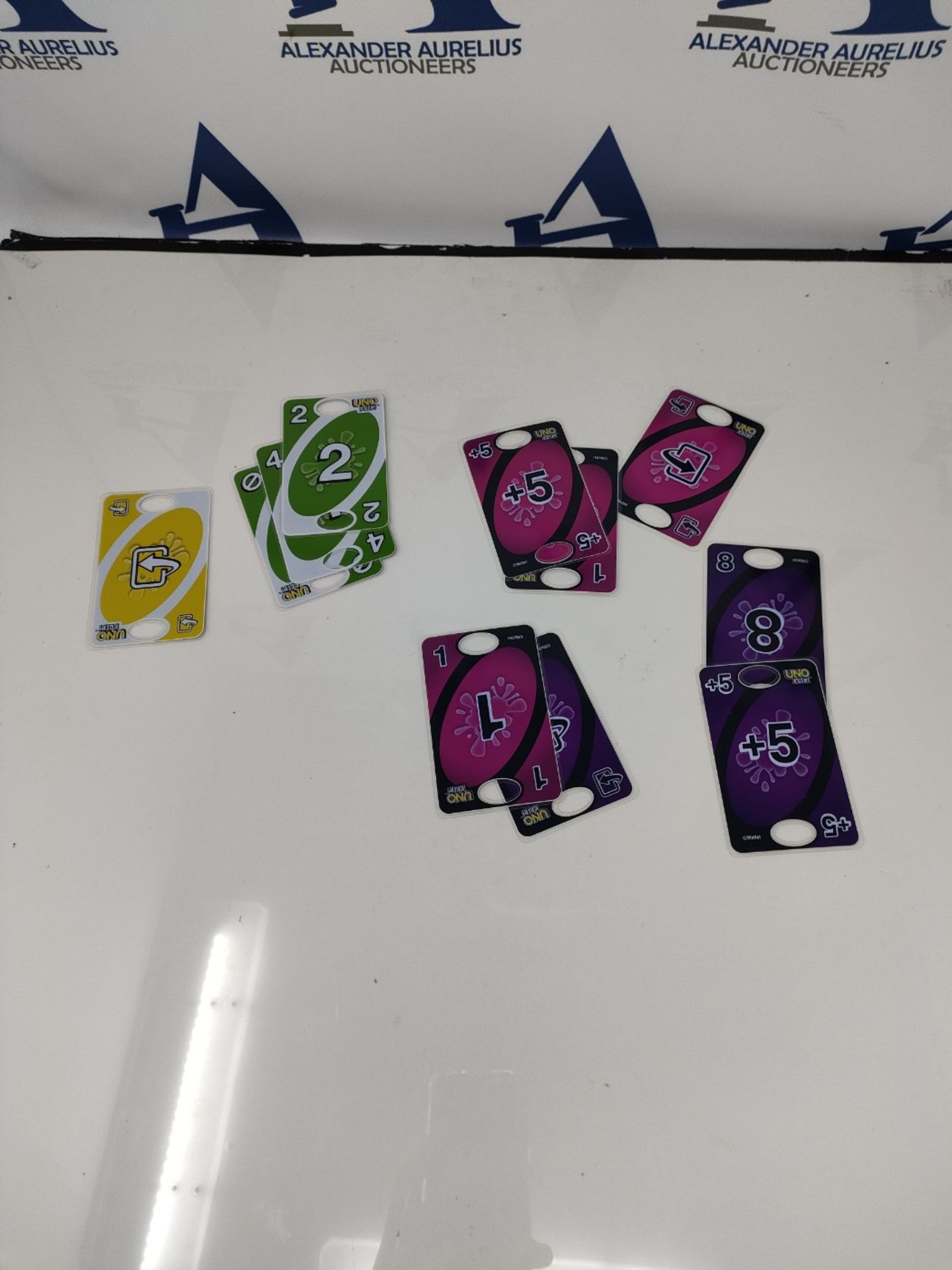 [INCOMPLETE] UNO Flip Splash Matching Card Game for 7 Year Olds and Up - Image 3 of 3