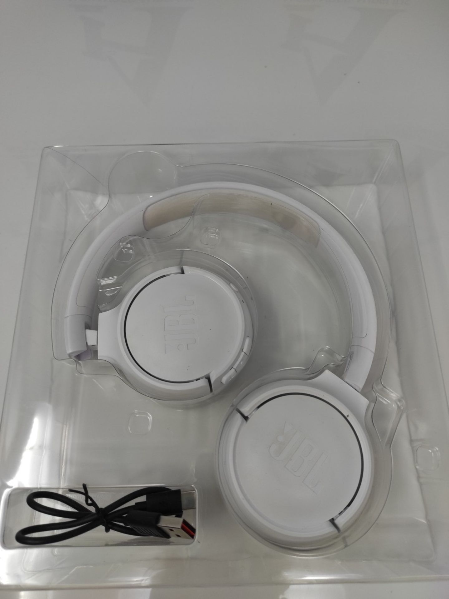 JBL Tune 510BT - Bluetooth over-ear headphones in white - foldable headphones with han - Image 3 of 3