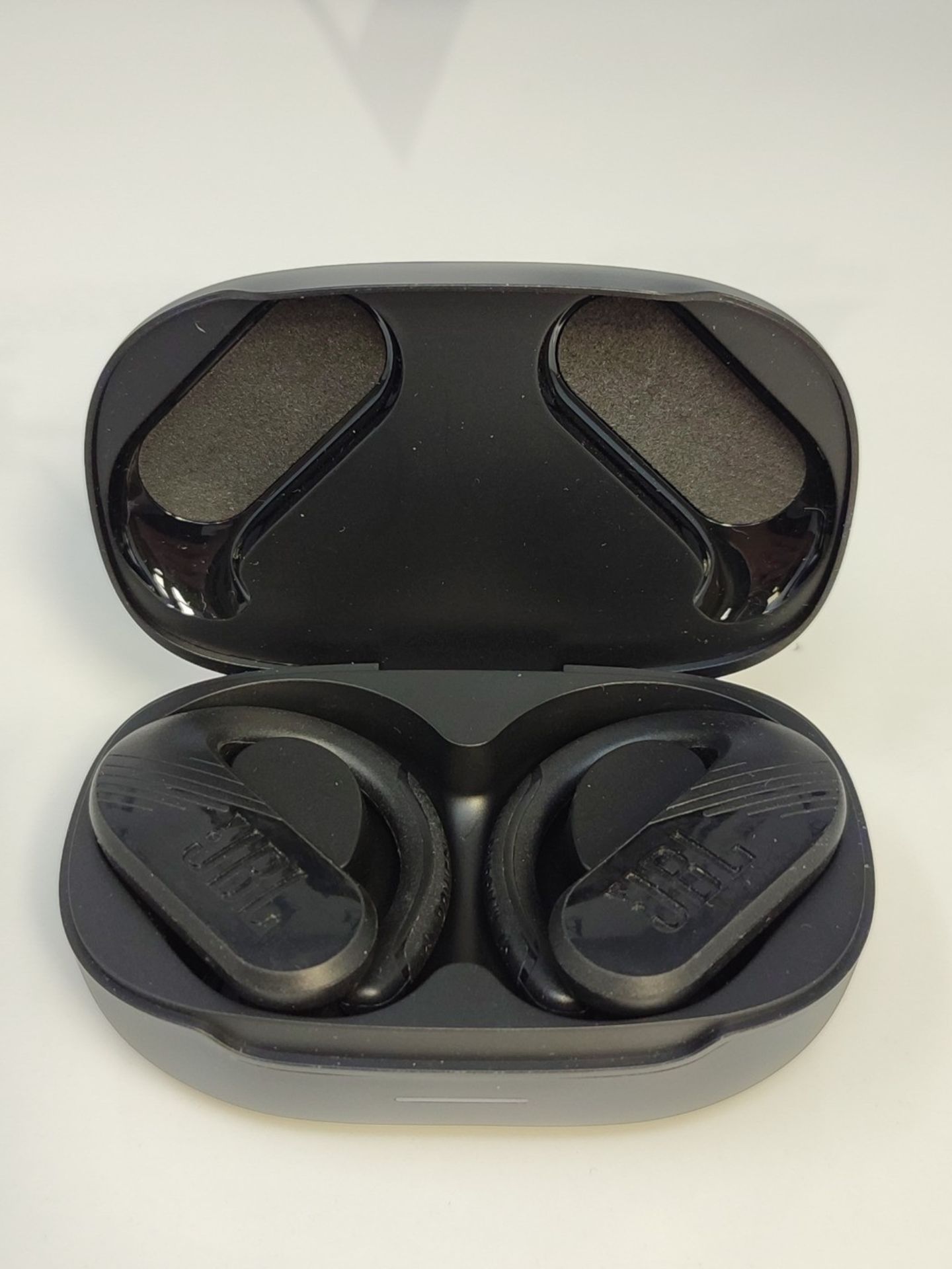 RRP £90.00 JBL Endurance Peak 3 - Wireless active earphones with IP68 water protection and up to - Image 3 of 3