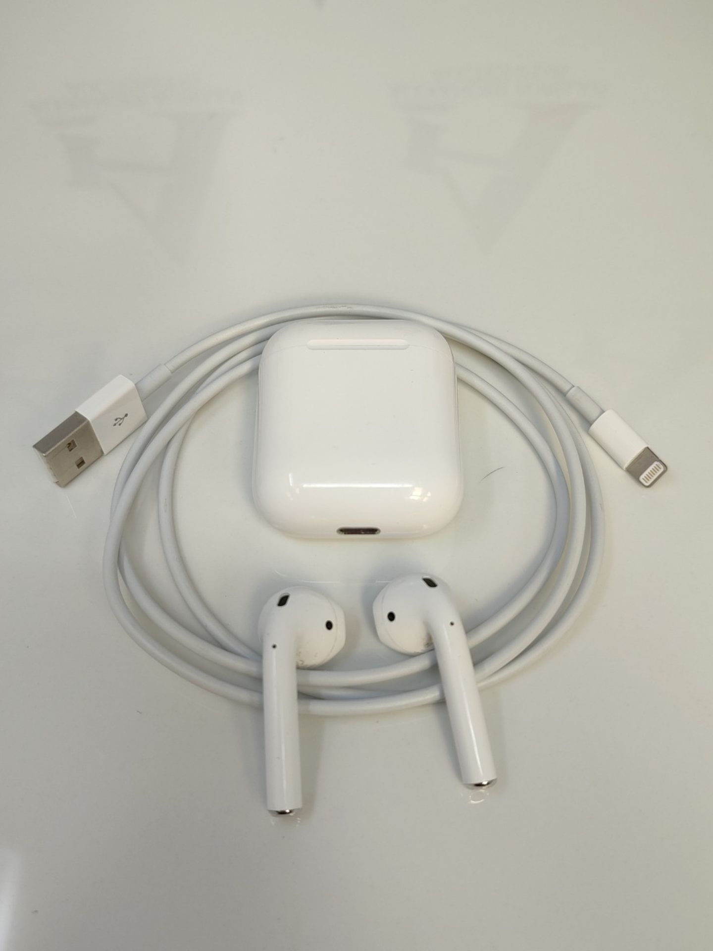 RRP £119.00 Apple AirPods with charging case via cable (second generation) - Image 3 of 3