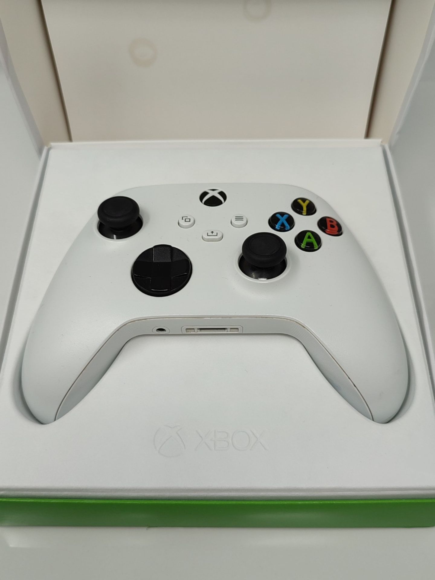 RRP £59.00 Wireless White Xbox Controller - Robot White - Image 3 of 3