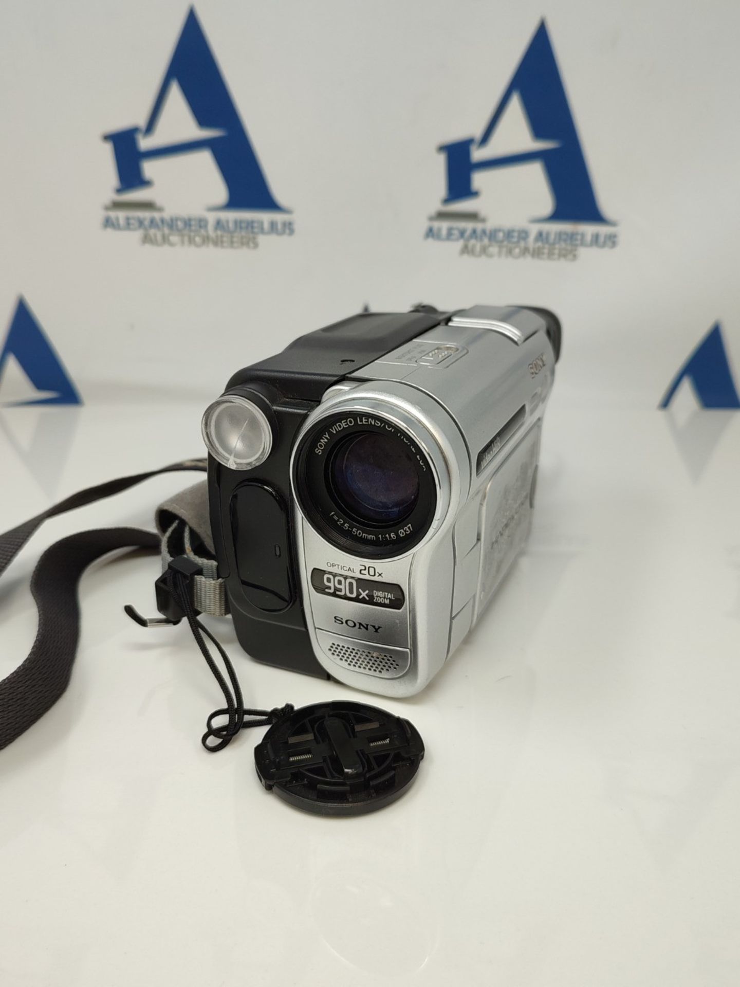 Sony CCD-TRV138 Hi-8 Handycam Analog Camcorder