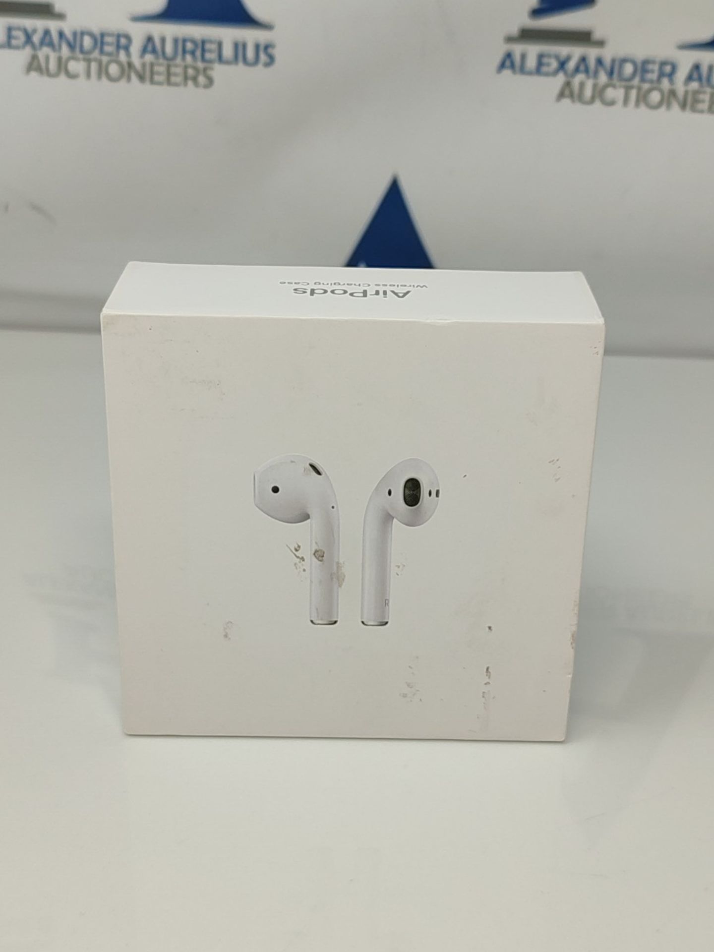 RRP £129.00 Apple AirPods (1st Gen) with charging case