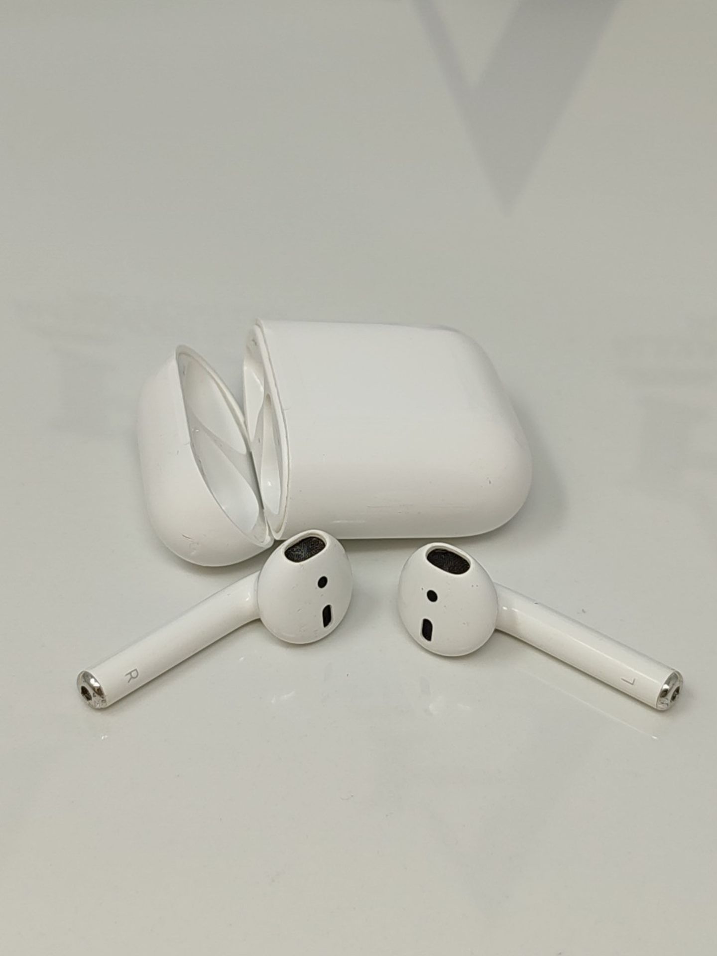RRP £129.00 Apple AirPods with wired Charging Case (2nd generation) - Bild 2 aus 2