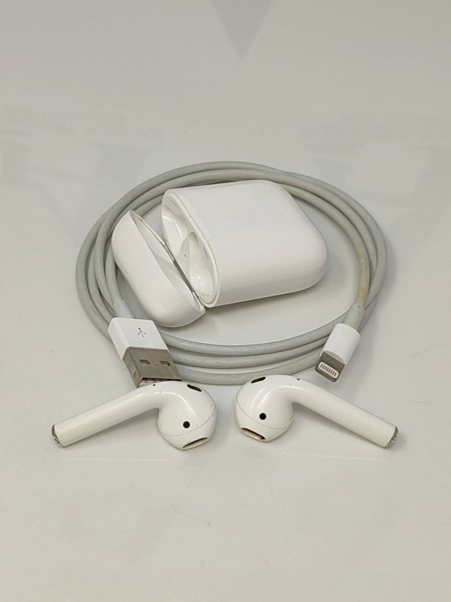RRP £129.00 Apple AirPods (1st Gen) with charging case - Bild 2 aus 2