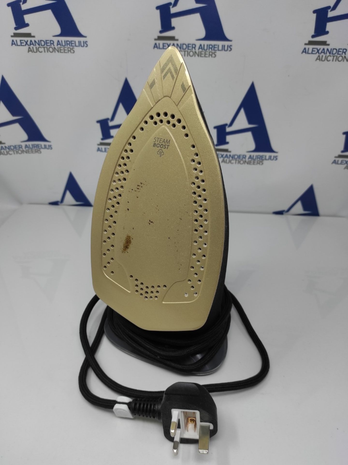 Morphy Richards Gold Crystal Clear Steam Iron - 35g Steam Output - 120g Steam Boost - - Image 3 of 3