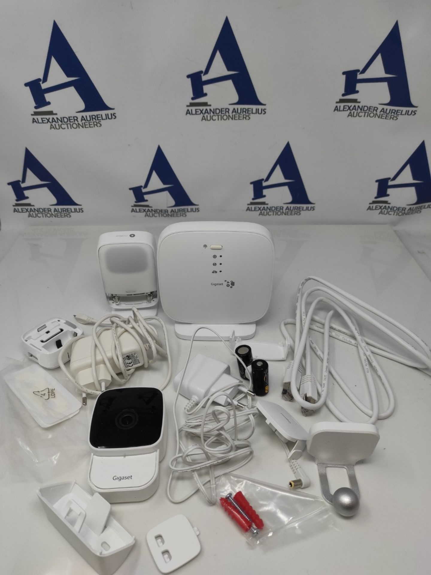 RRP £215.00 Gigaset Homecoming Pack Plus - the Connected Surveillance Solution for Your Home - wit - Image 3 of 3