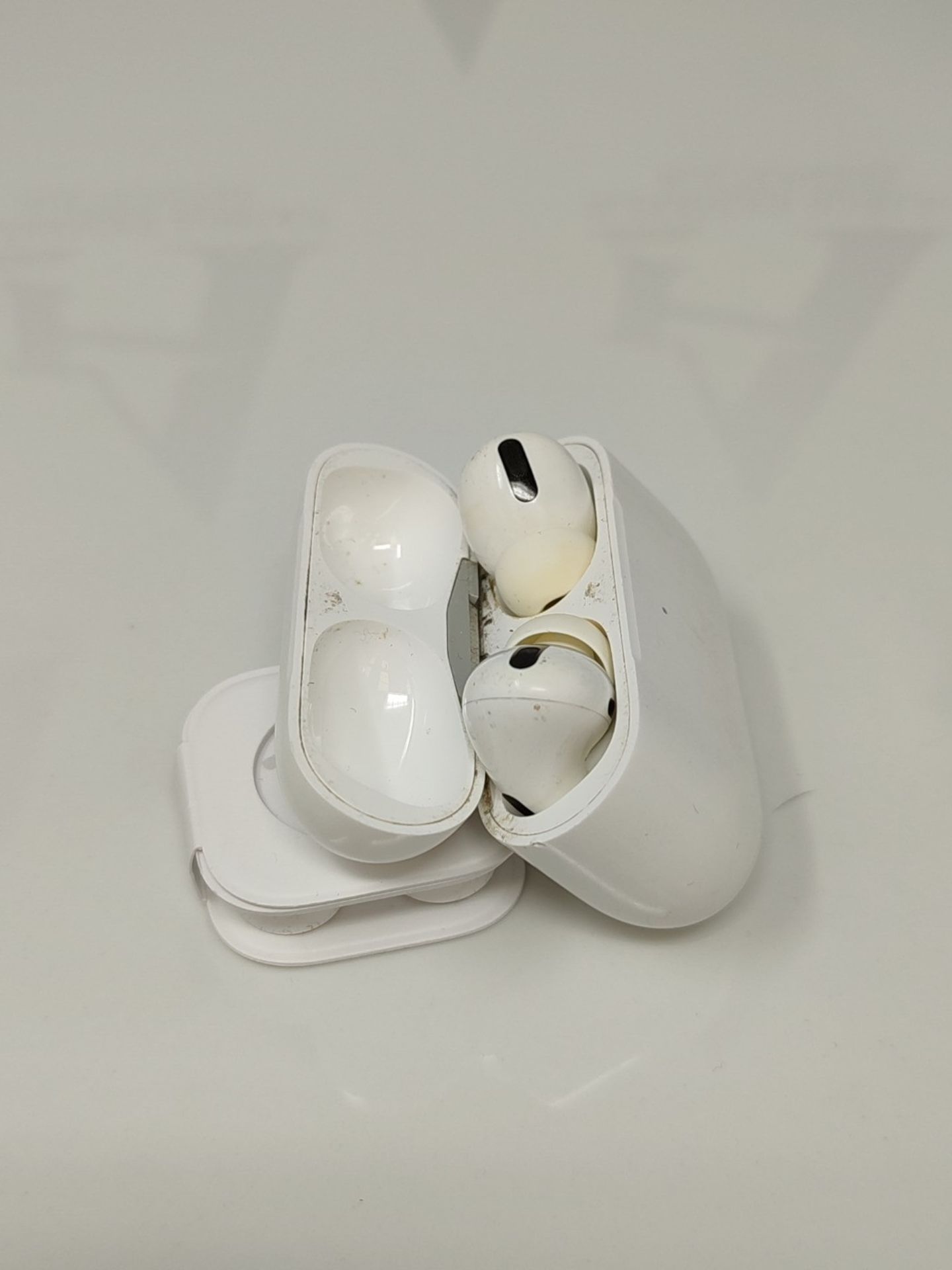 RRP £190.00 Apple AirPods Pro - Image 3 of 3