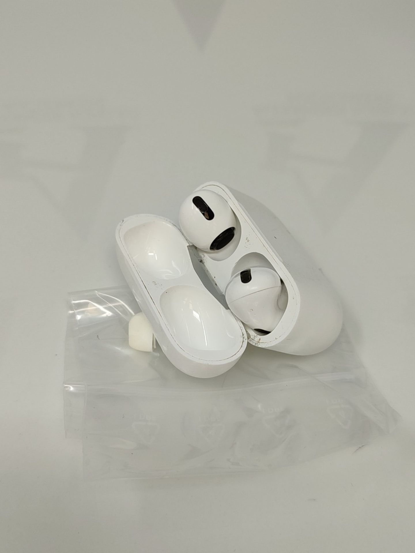 RRP £213.00 Apple AirPods Pro (1st generation) with MagSafe charging case (2021) - Image 3 of 3