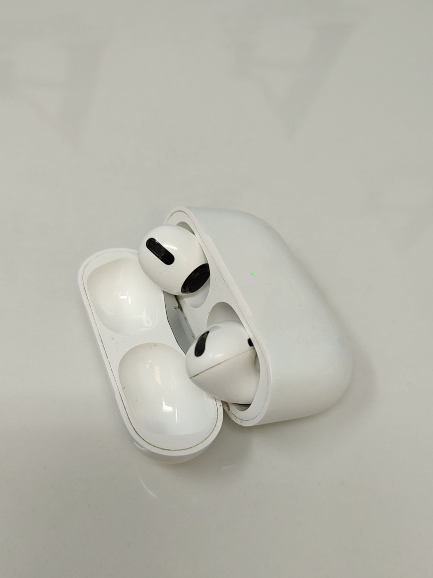 RRP £213.00 Apple AirPods Pro (1st Generation) with MagSafe Charging Case (2021) - Image 3 of 3