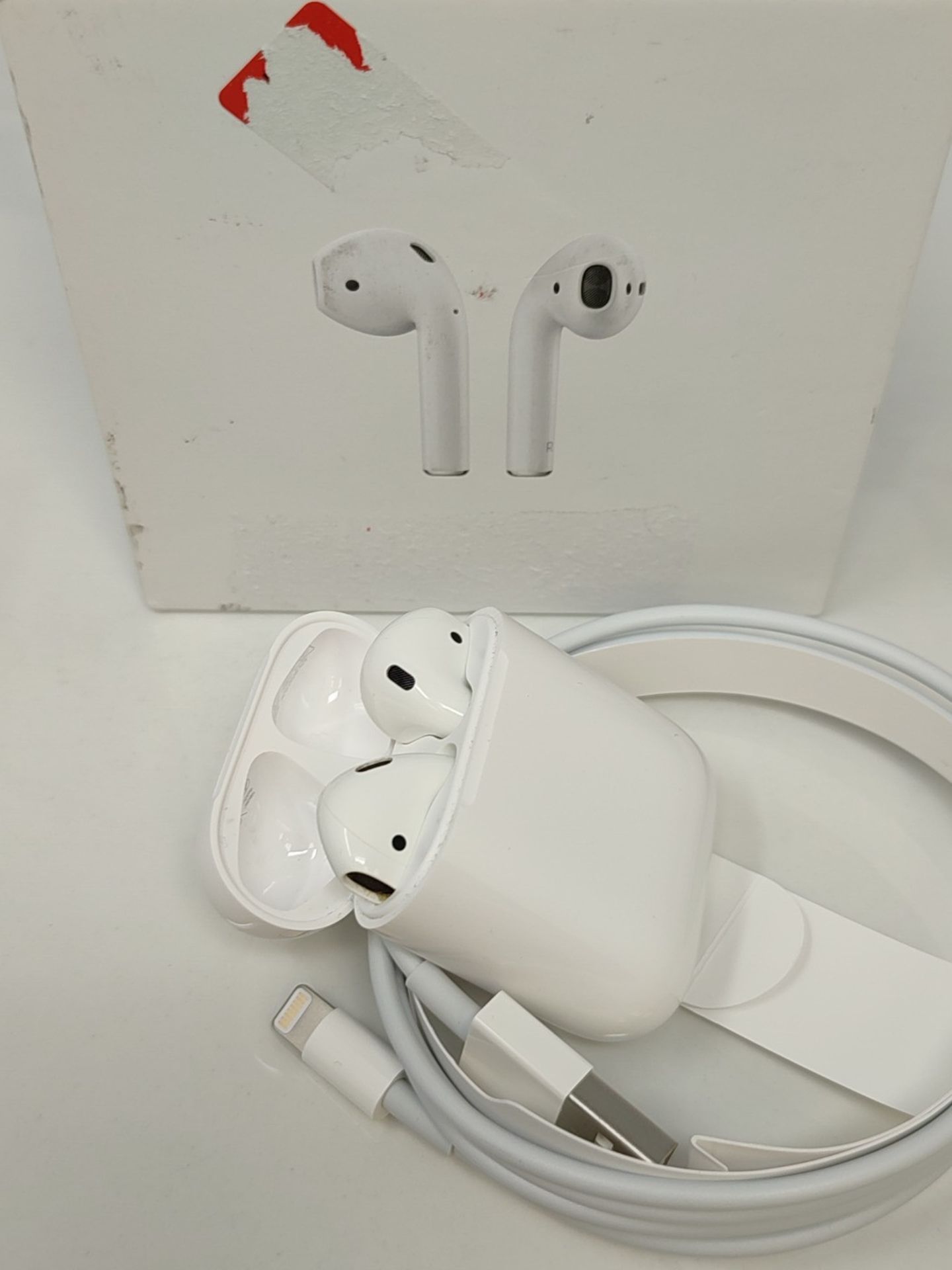 RRP £115.00 Apple AirPods with charging case via cable (second generation) - Bild 2 aus 3