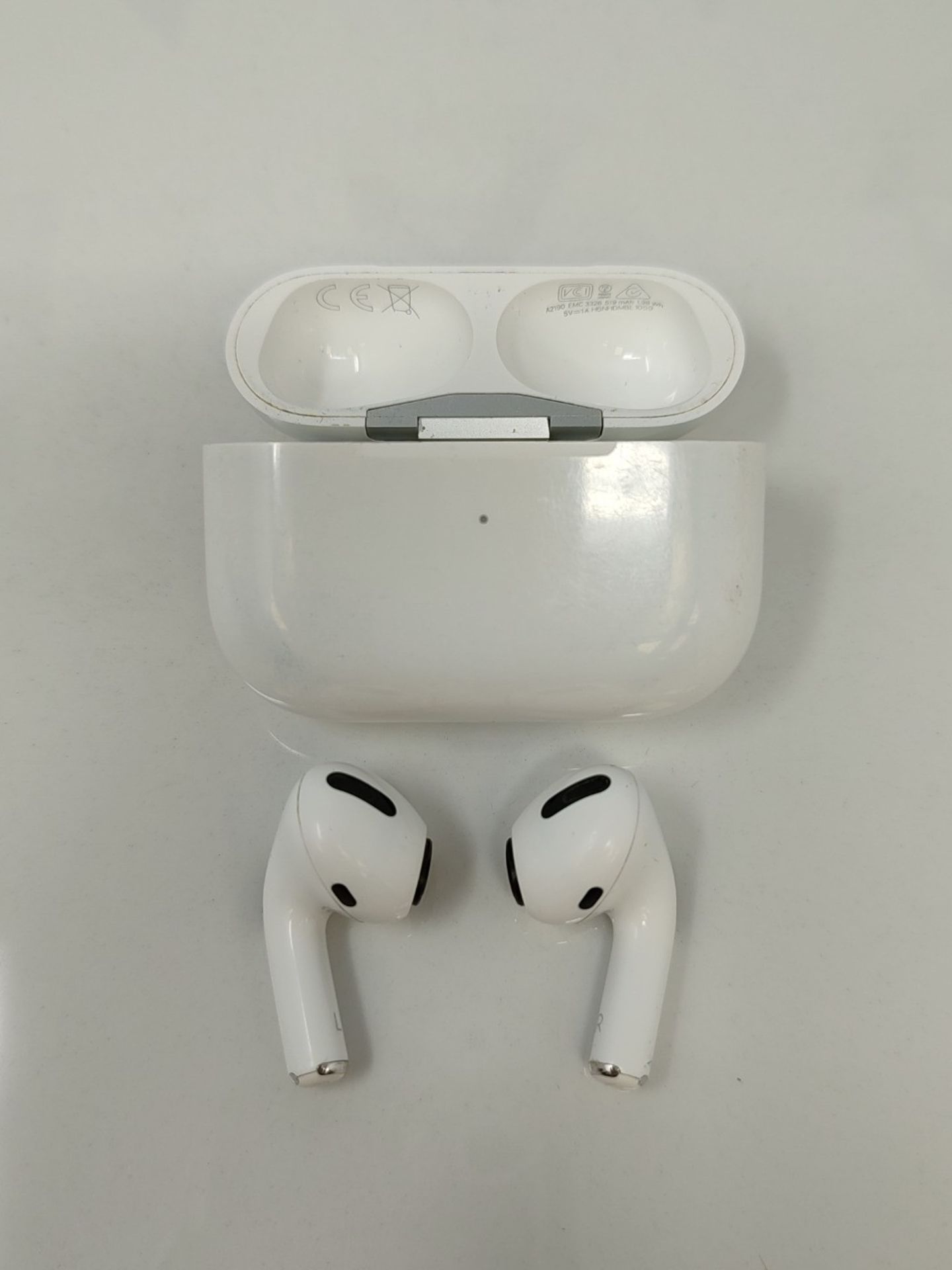 RRP £213.00 Apple AirPods Pro (1st Generation) with MagSafe Charging Case (2021) - Bild 2 aus 3