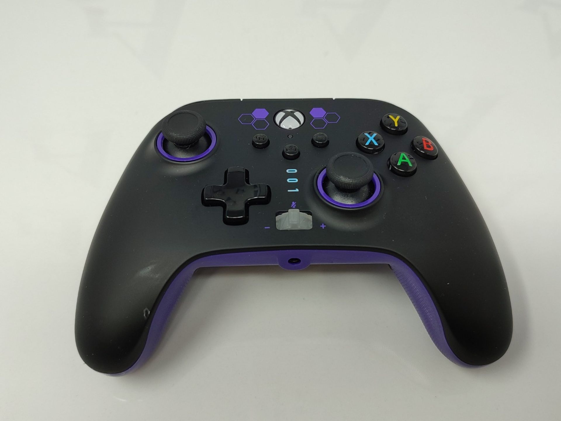 Enhanced wired PowerA controller for Xbox Series X|S - Hex Purple - Image 3 of 6